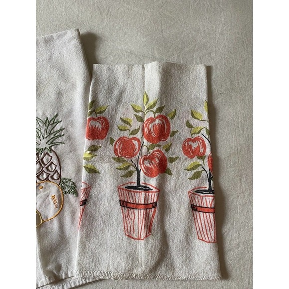 Vtg Linen & Cloth Fabric Tea towels Set Lot 4 Pieces Embroidered & Stamped Fruit - Picture 4 of 9